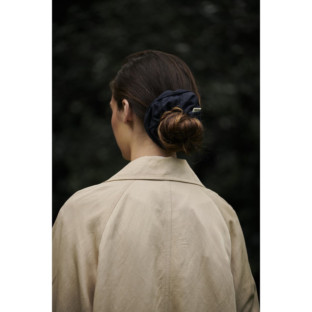 RILLA Monk & Anna scrunchie // linen midnight RILLA